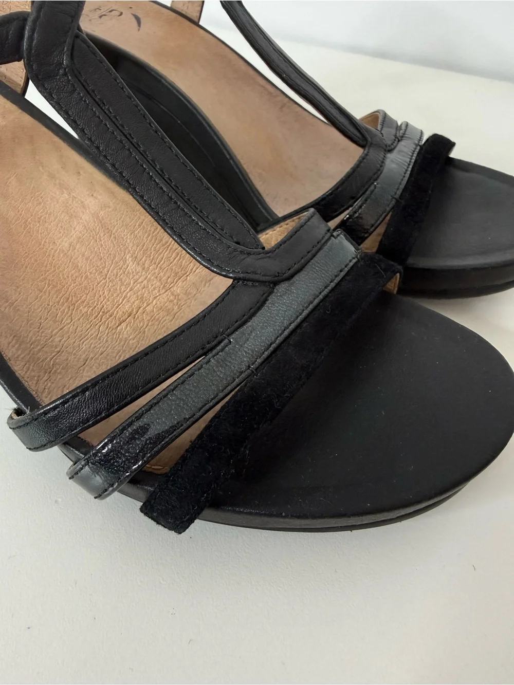 Abeo Black Lacey T Strap Wedge Sandal  Women's Size 8 Neutral Orthotic Comfort